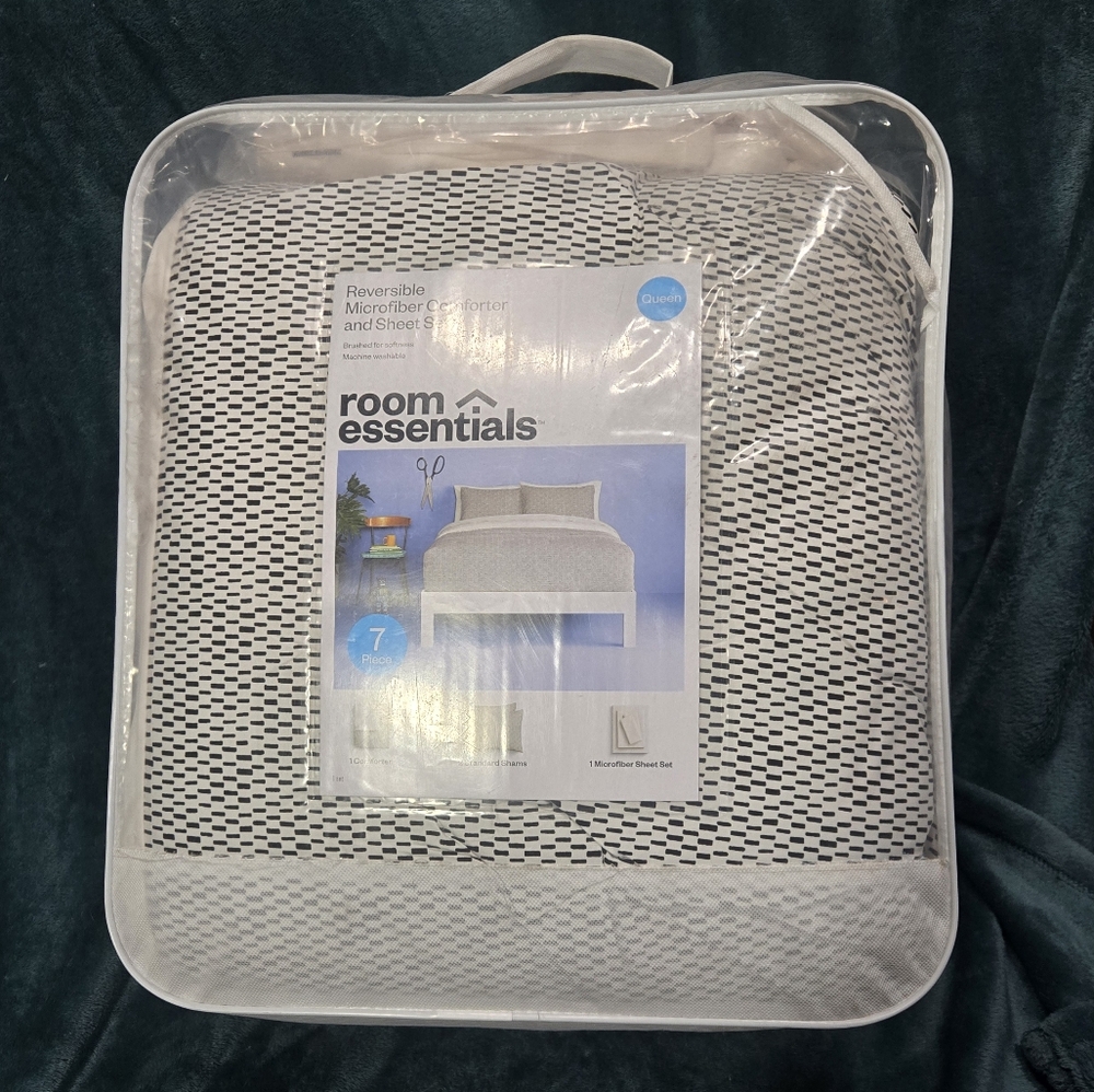 Reversible Microfiber comforter and sheet set